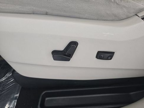 Used 2013 Dodge Grand Caravan Crew FWD image 22