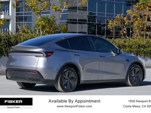 Used 2026 Tesla Model Y AWD image 8