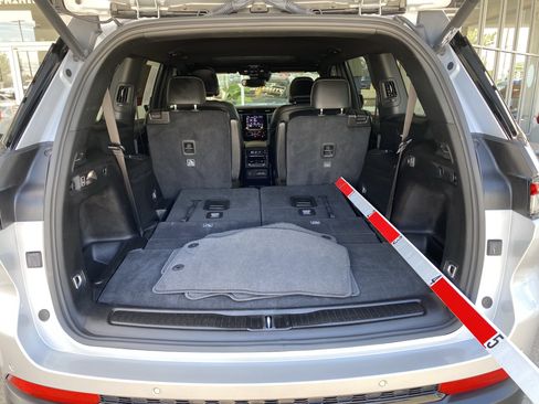 Used 2024 Jeep Grand Cherokee L Altitude AWD/4WD image 17