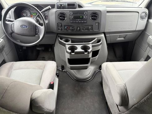 Used 2014 Ford E-350 and Econoline 350 XLT image 16