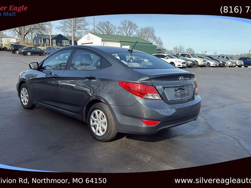 Used 2012 Hyundai Accent GLS image 3