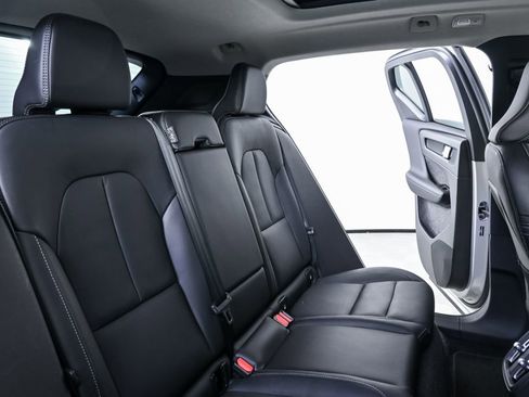 Certified 2025 Volvo XC40 B5 Plus image 23