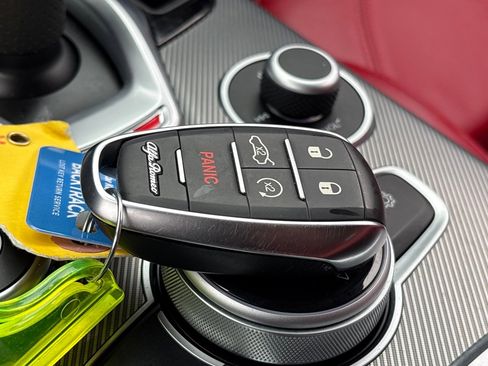 Used 2023 Alfa Romeo Stelvio Veloce image 42