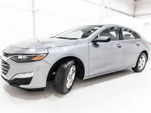 Used 2024 Chevrolet Malibu LT image 2
