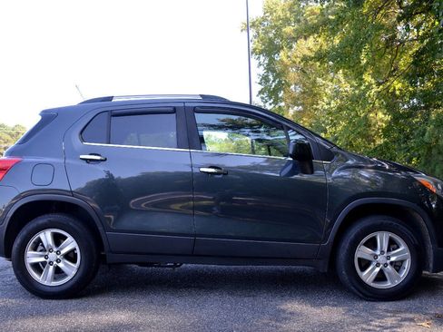 Used 2018 Chevrolet Trax LT w/ LT Convenience Package image 6