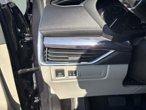 Used 2022 Cadillac XT4 Luxury AWD/4WD image 14
