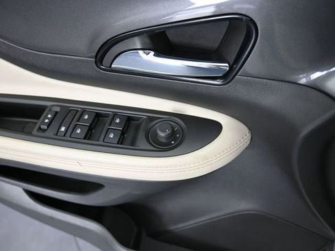 Used 2022 Buick Encore Preferred image 36