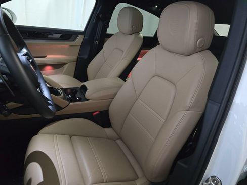 Certified 2025 Porsche Cayenne E-Hybrid Coupe AWD/4WD image 5