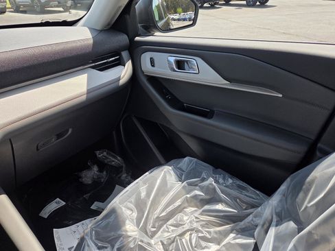 New 2026 Ford Explorer Active image 17