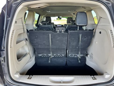 Used 2023 Chrysler Pacifica Touring-L FWD image 20