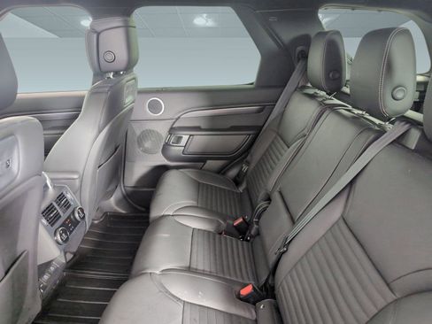 Used 2025 Land Rover Discovery Metropolitan Edition image 18