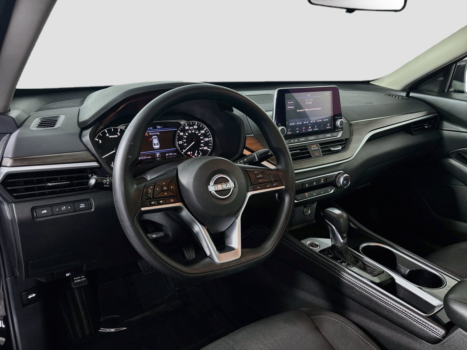 Used 2023 Nissan Altima 2.5 SV FWD image 9