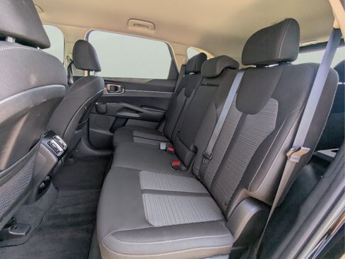Used 2023 Kia Sorento LX FWD image 11
