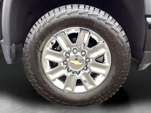 Used 2024 Chevrolet Silverado 2500 High Country AWD/4WD image 9