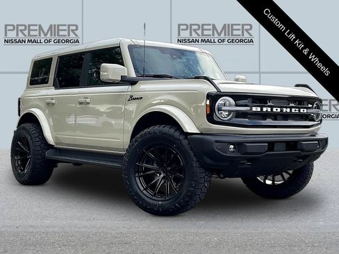 Used 2025 Ford Bronco Outer Banks AWD/4WD image 3