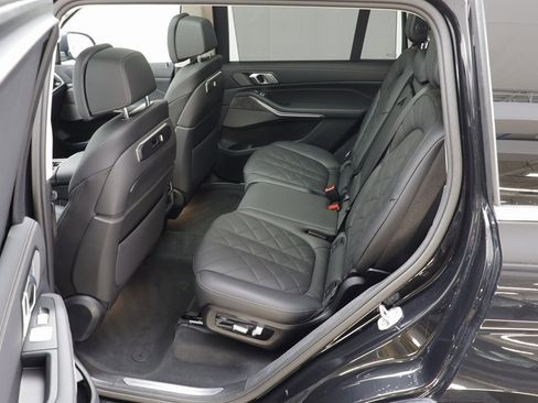 Used 2025 BMW X7 xDrive40i image 15