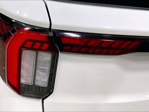 Used 2025 Ford Explorer ST-Line w/ ST-Line Street Pack AWD/4WD image 24