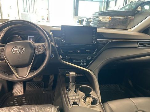 Used 2021 Toyota Camry SE w/ Cold Weather Package image 26