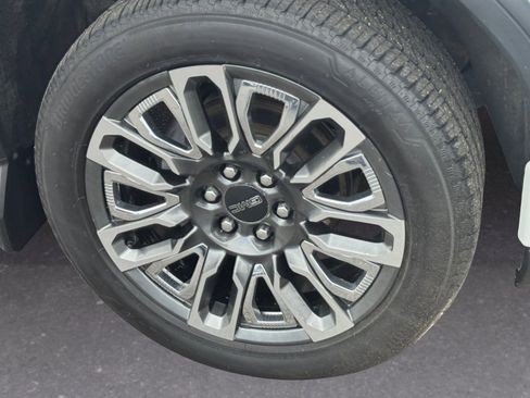 Used 2023 GMC Sierra 1500 Denali Ultimate AWD/4WD image 7