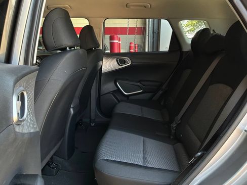 Used 2025 Kia Soul LX w/ LX Technology Package FWD image 11