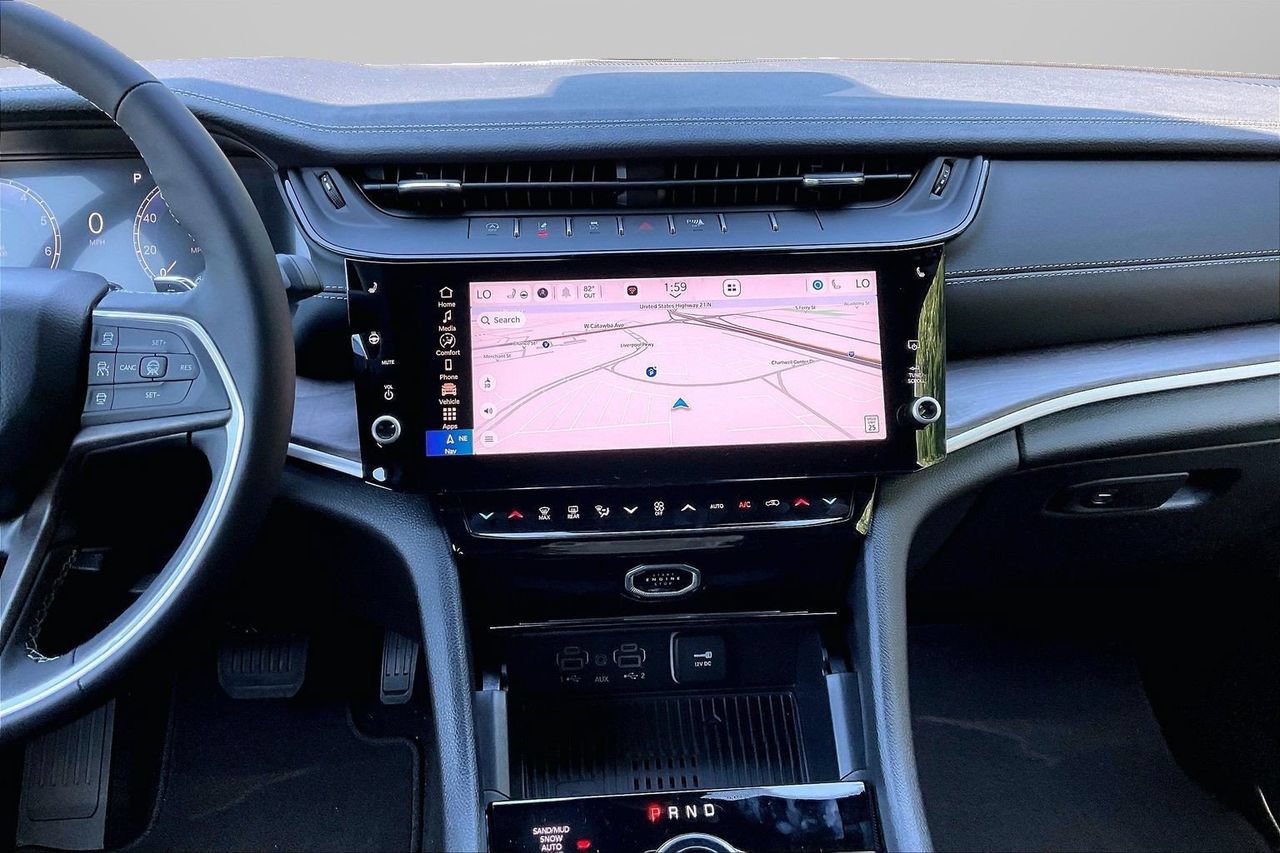 New 2027 Jeep Grand Cherokee Altitude AWD/4WD image 11