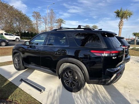 Used 2022 Nissan Pathfinder SV image 5