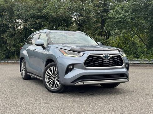 Used 2020 Toyota Highlander Limited AWD/4WD image 1