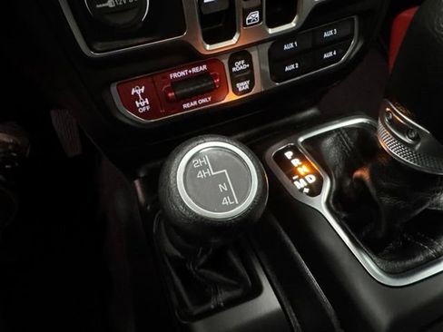 Used 2025 Jeep Wrangler Unlimited Rubicon AWD/4WD image 19