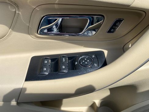Used 2015 Ford Taurus SE image 12