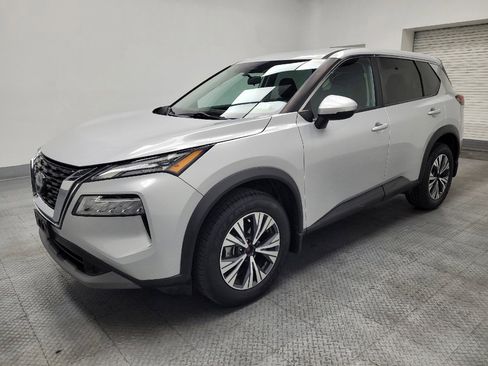 Used 2022 Nissan Rogue SV FWD image 2