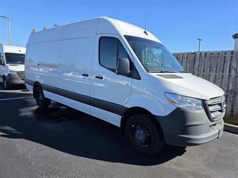 Used 2024 Mercedes-Benz Sprinter 3500 image 2