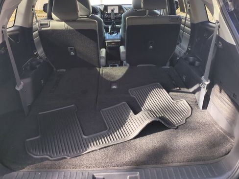 Certified 2023 Toyota Highlander XLE image 12