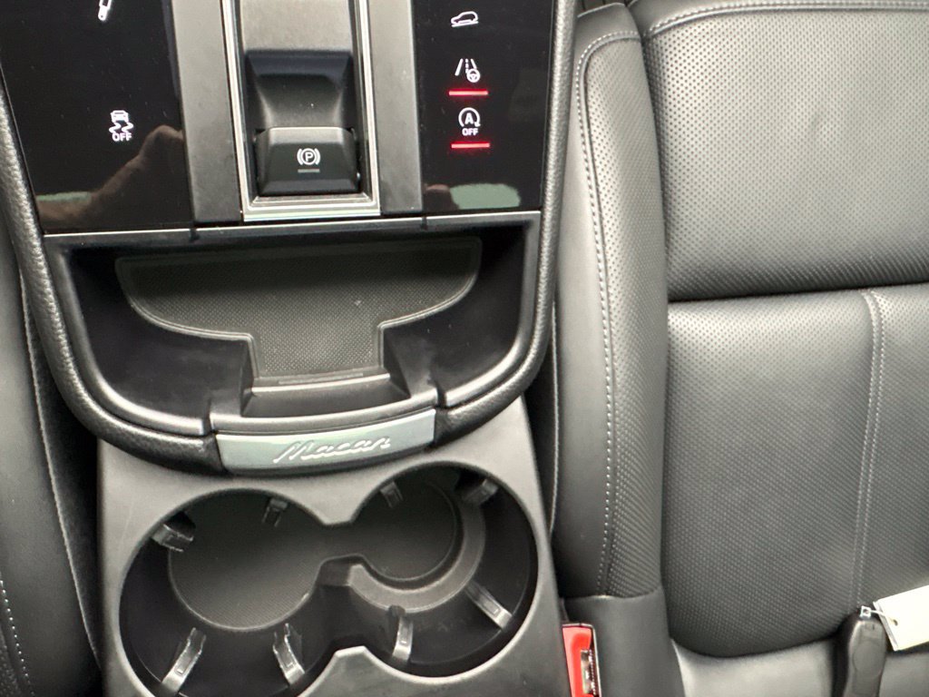 Certified 2023 Porsche Macan S AWD/4WD image 35