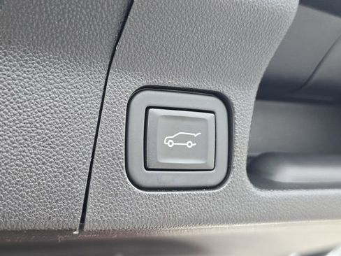 Used 2023 GMC Acadia Denali w/ Denali Technology Package image 12