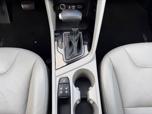 Used 2018 Kia Niro Touring image 26