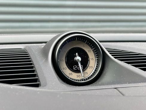 Used 2025 Porsche Macan 4 Electric image 31