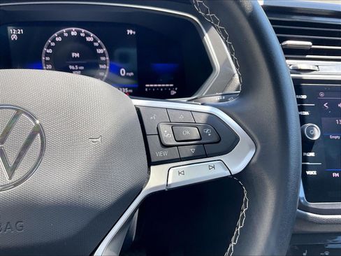 Certified 2023 Volkswagen Tiguan SE FWD image 19