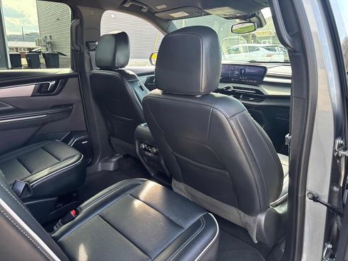 Used 2025 Buick Enclave Preferred AWD/4WD image 30