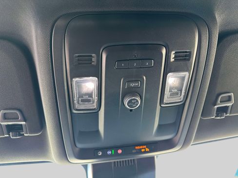 Used 2024 Chevrolet Suburban LT image 31