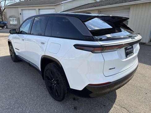 Used 2024 Jeep Wagoneer Launch Edition image 9