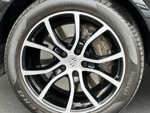 Used 2023 Porsche Cayenne AWD/4WD image 25