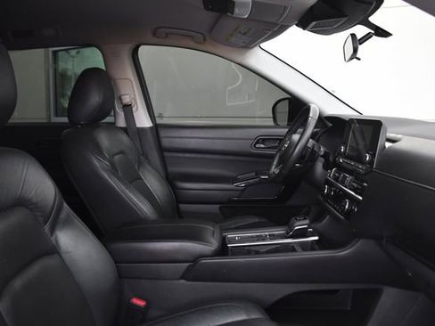 Used 2023 Nissan Pathfinder SV FWD image 29