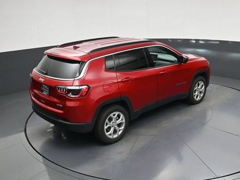 Used 2024 Jeep Compass Latitude AWD/4WD image 34