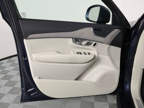 Certified 2025 Volvo XC90 T8 Plus w/ Protection Package Premier AWD/4WD image 17
