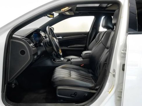 Used 2022 Chrysler 300 S RWD image 5