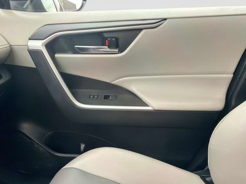 Used 2022 Toyota RAV4 XLE Premium AWD/4WD image 23