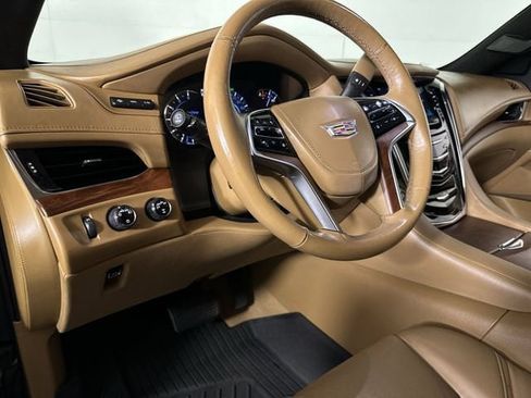 Used 2017 Cadillac Escalade Platinum AWD/4WD image 10