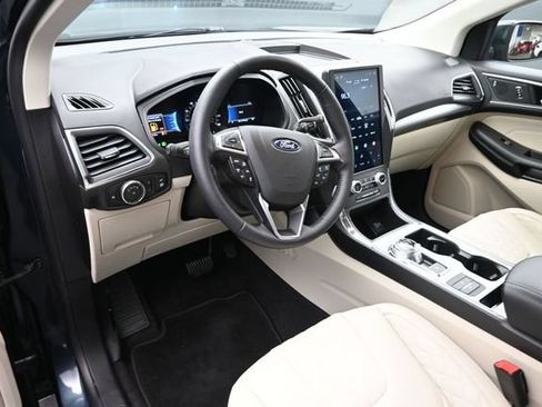 Certified 2023 Ford Edge Titanium w/ Equipment Group 301A AWD/4WD image 9