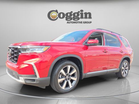 Used 2025 Honda Pilot Touring image 1