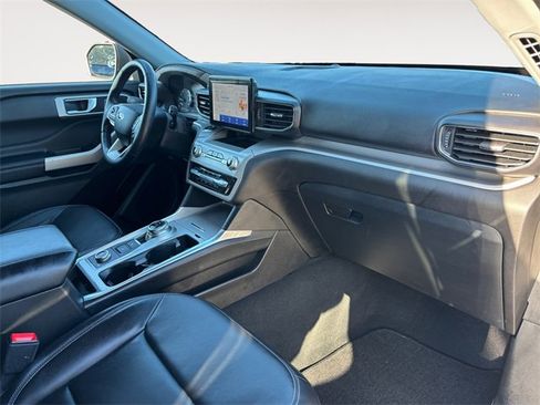 Used 2022 Ford Explorer XLT w/ Equipment Group 202A image 10